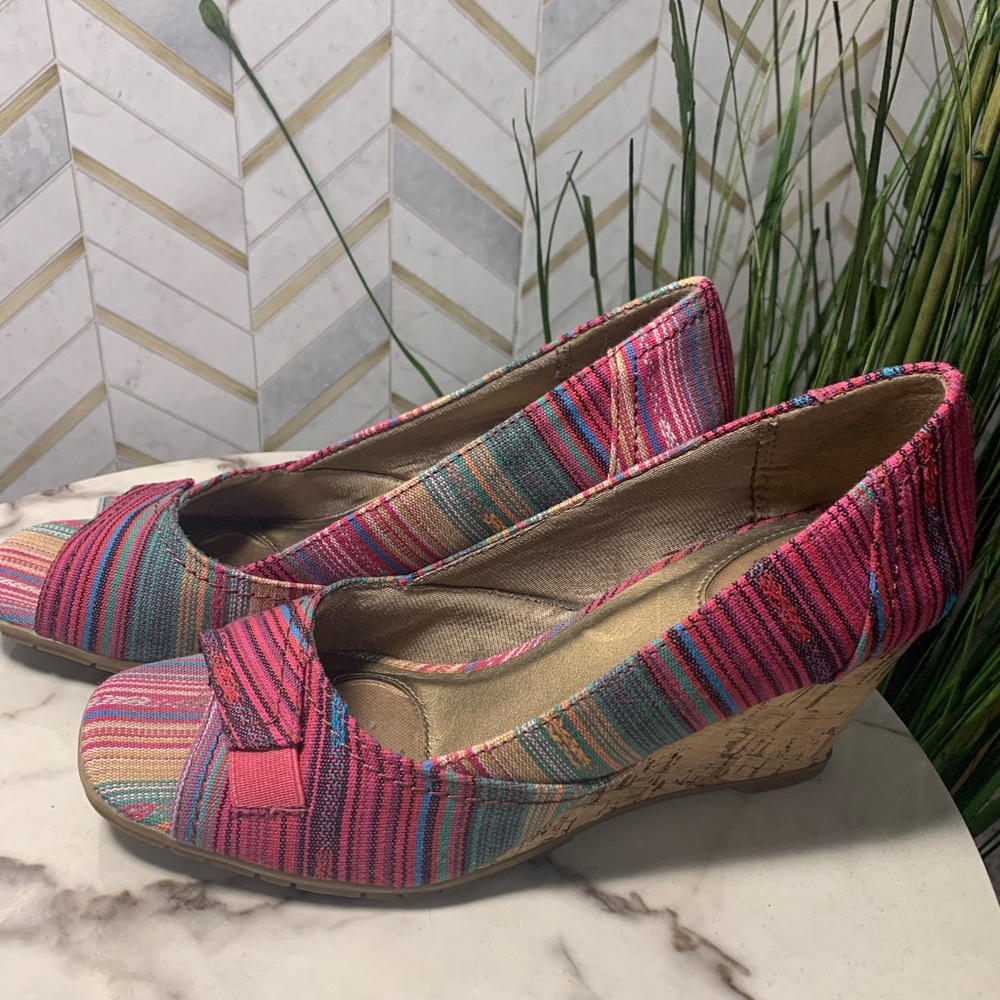 Pink wedges
